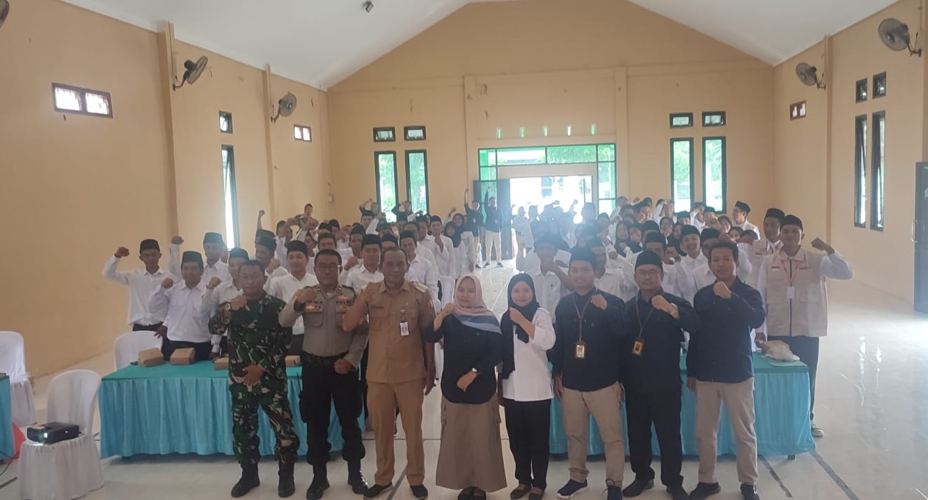 CAMAT HADIRI PELANTIKAN PENGAWAS TPS SE KECAMATAN GONDANG