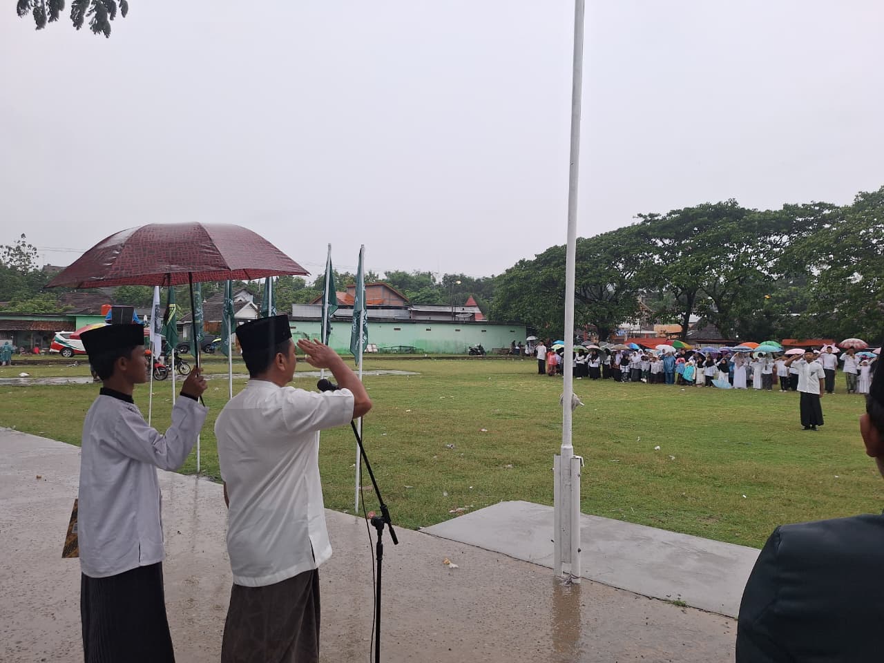 Apel Hari Santri 2025 di Kecamatan Gondang Berlangsung Khidmat di Tengah Hujan