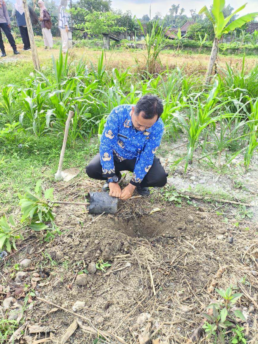 Rakor Gotong Royong Penanaman Pohon di Kawasan Lingkar Gunung Pandan