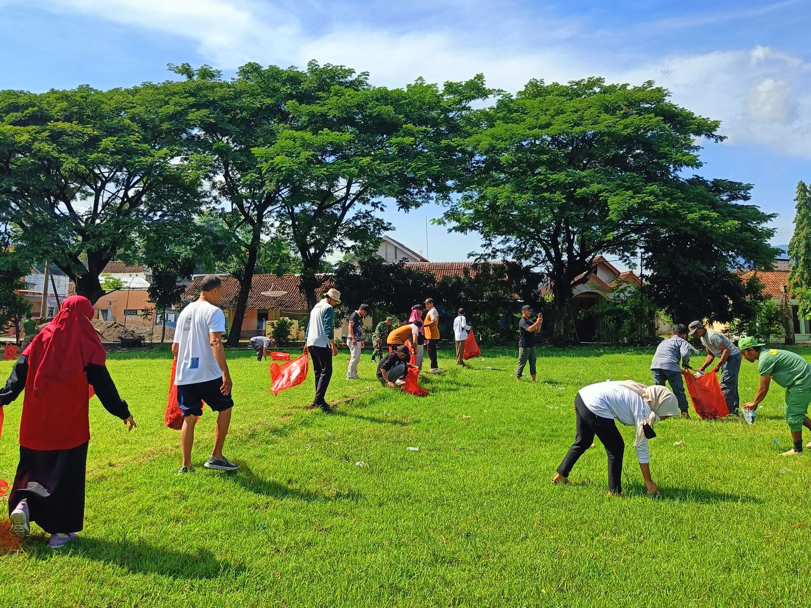 KERJA BAKTI DAN EDUKASI PENGELOLAAN SAMPAH DI WILAYAH KECAMATAN GONDANG