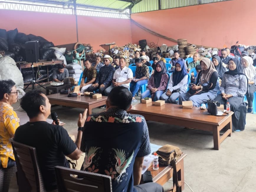 Kecamatan Gondang Laksanakan Studi Tiru Pengelolaan Sampah ke TPS 3R Candiasri Magetan