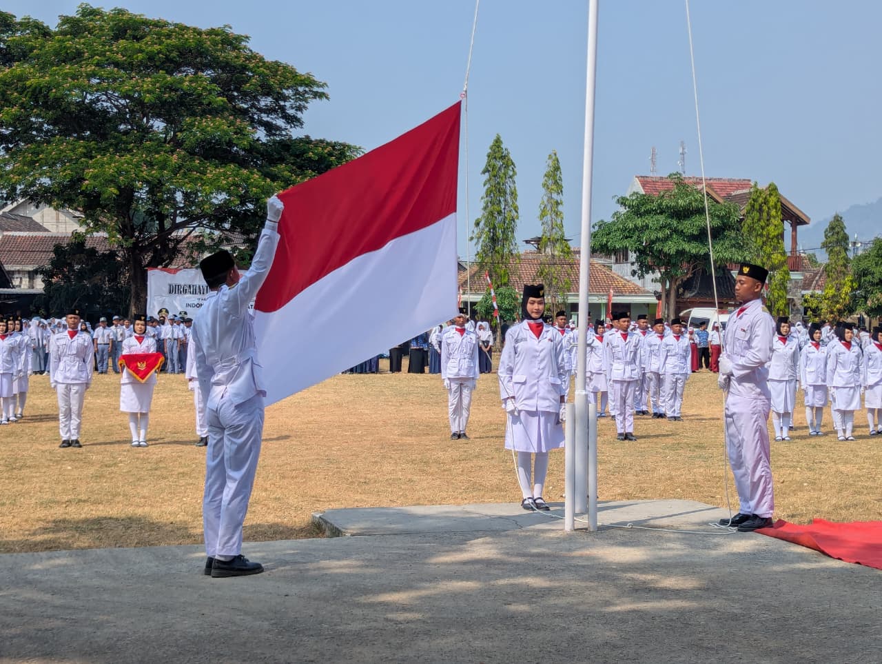 Upacara Pengibaran Bendera HUT ke-81 Kemerdekaan Republik Indonesia di Kecamatan Gondang
