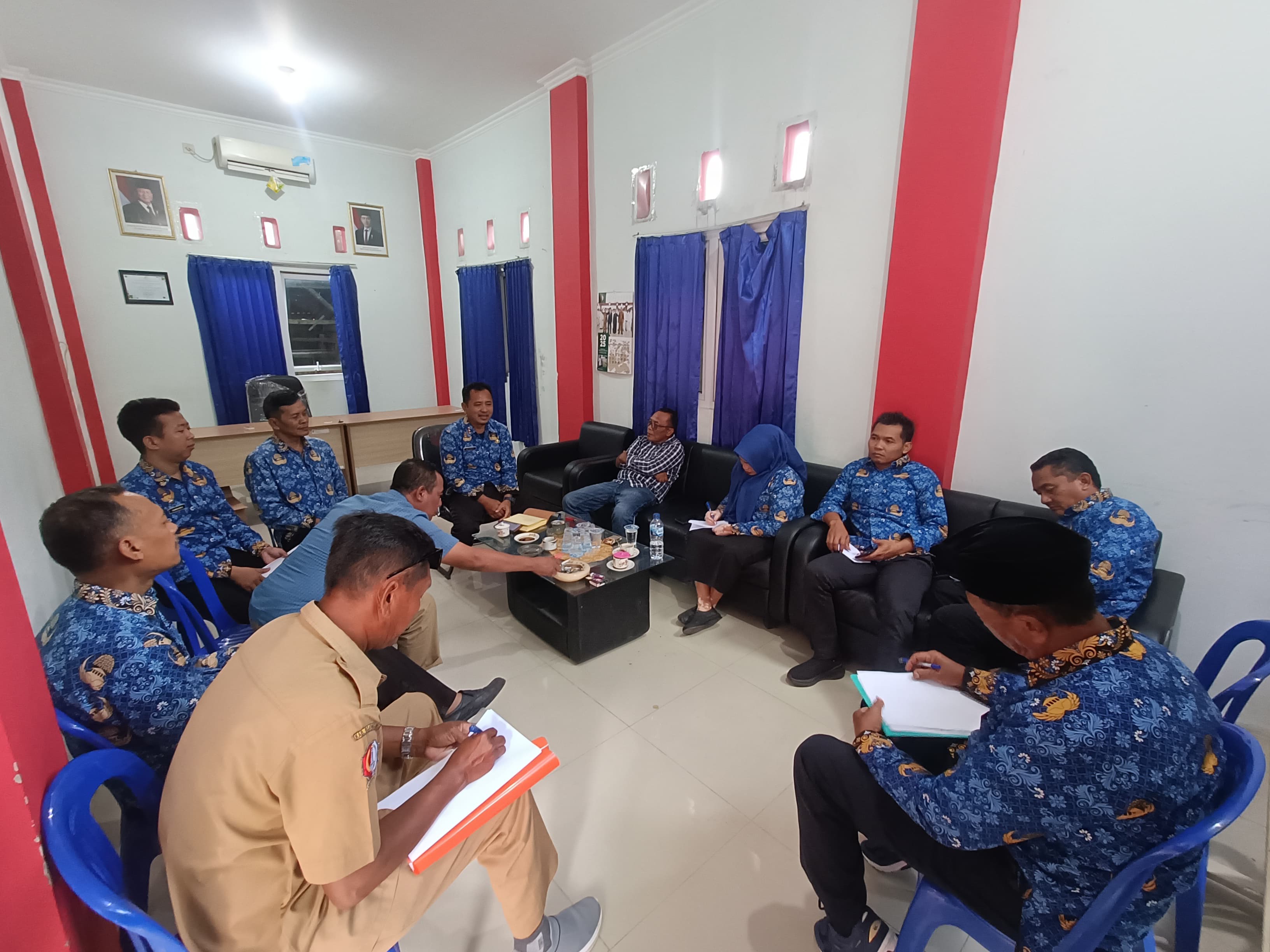 Koordinasi Gayatri dengan Kepala Desa