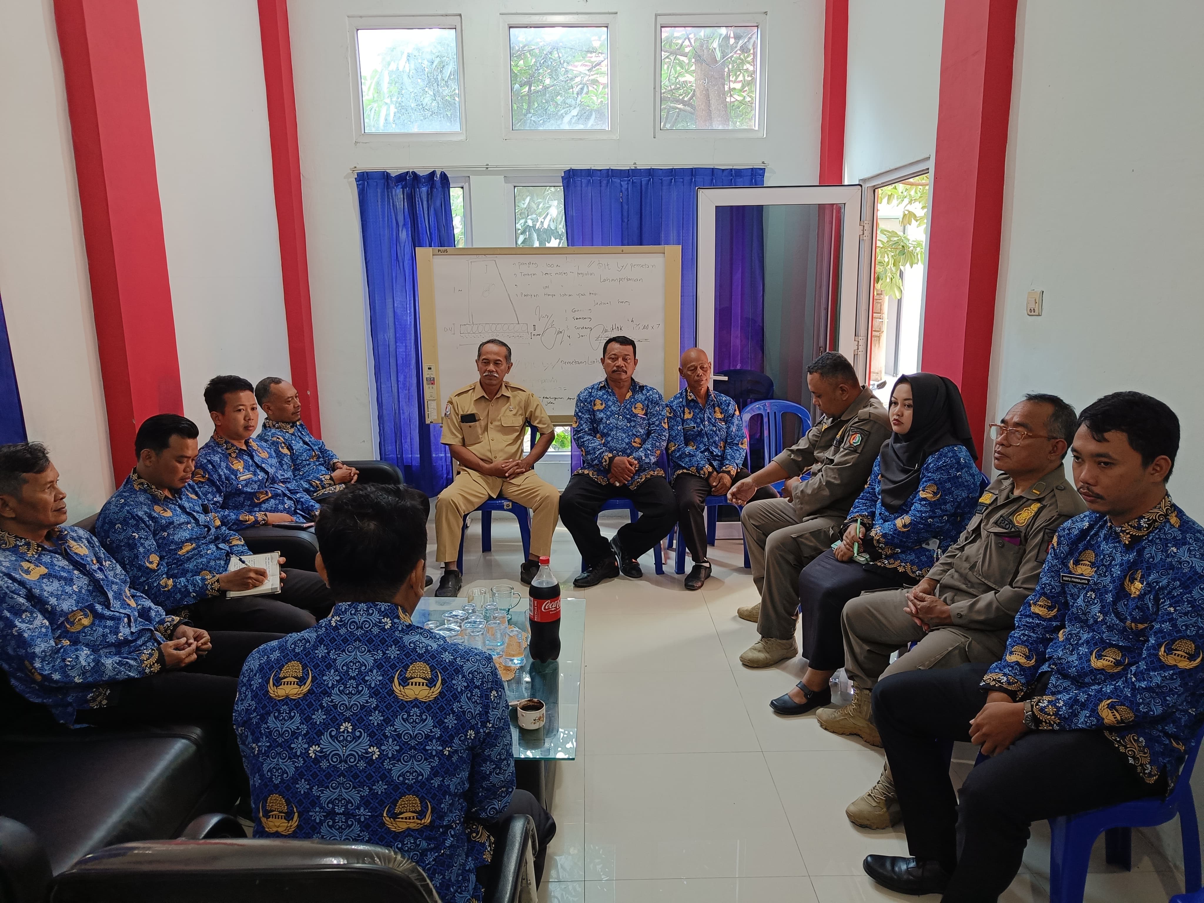 Koordinasi Gayatri dengan Kepala Desa
